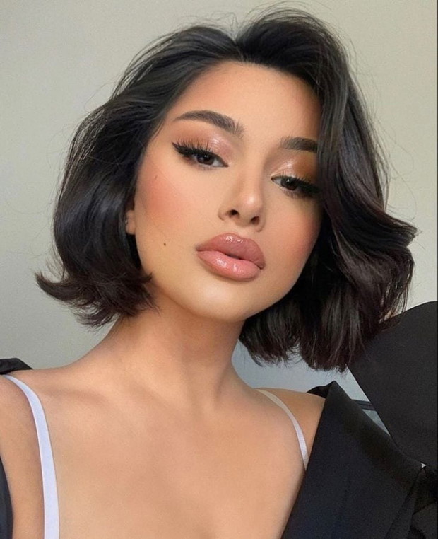 Ładne fryzury do pracy, szkoły i na wieczór