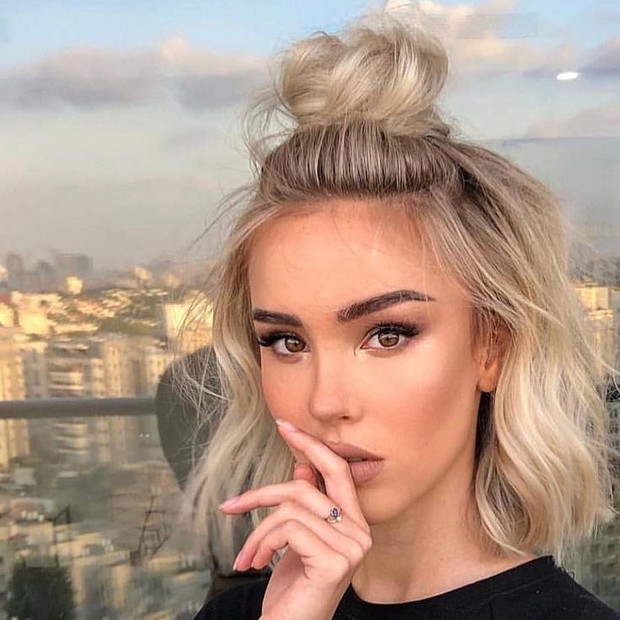 Ładne fryzury do pracy, szkoły i na wieczór