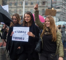 "Medale dla bohaterek, nie dla fanatyczek" - jest petycja o odebranie medalu Zuzannie Wiewiórce