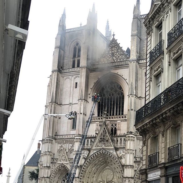 Płonie katedra w Nantes