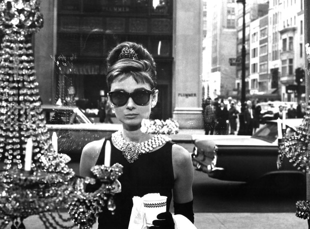 Modne okulary przeciwsłoneczne w stylu retro - kocie okulary Audrey Hepburn
