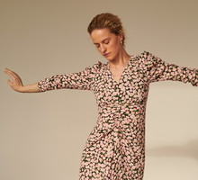 Sukienka w kwiaty Reserved