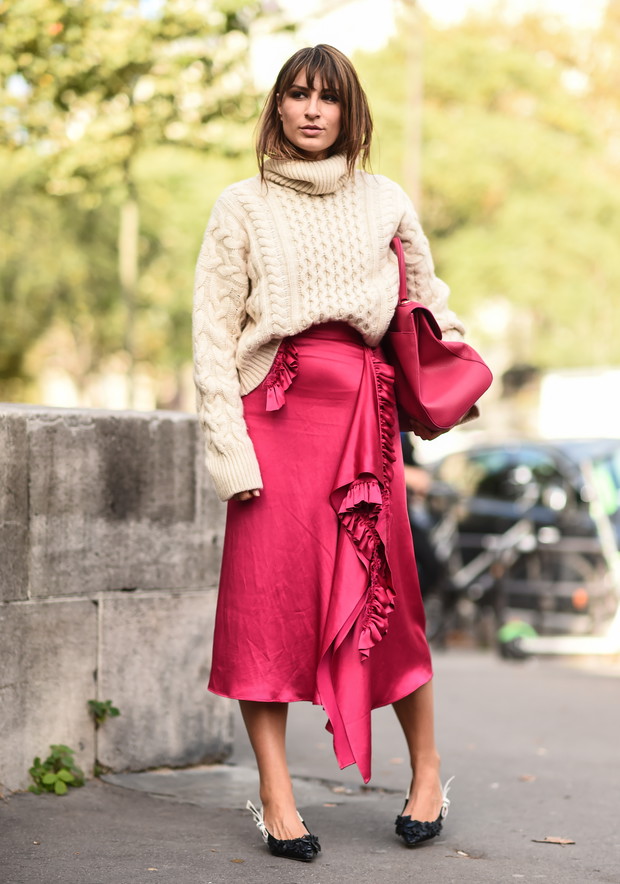 Beżowy sweter hitem sezonu zima 2019: najmodniejszy sweter na zimę