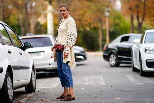 Kremowy sweter to hit sezonu zima 2019: to najmodniejszy sweter sezonu