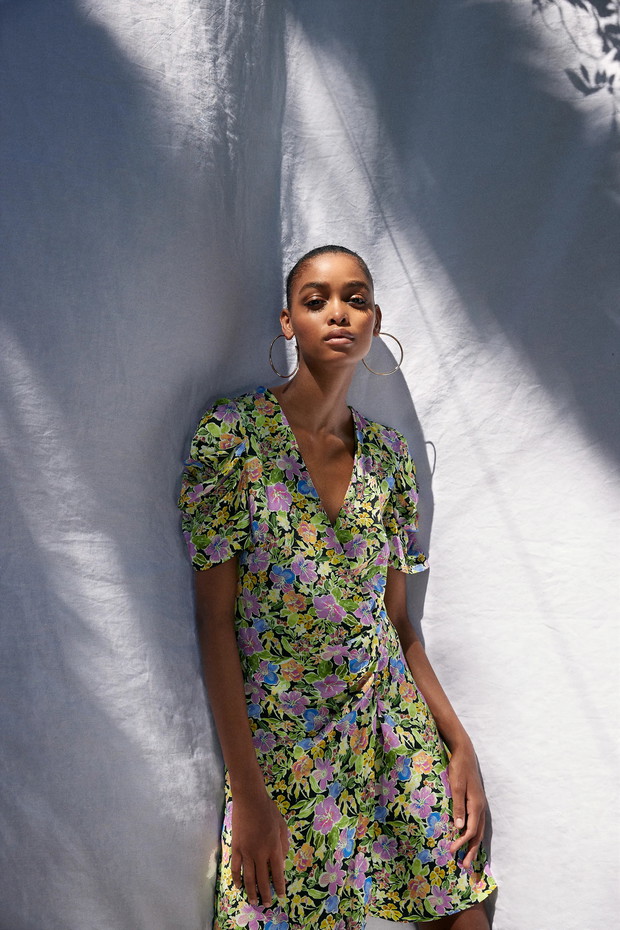 Sukienka w kwiaty Zara - cena 139 zł