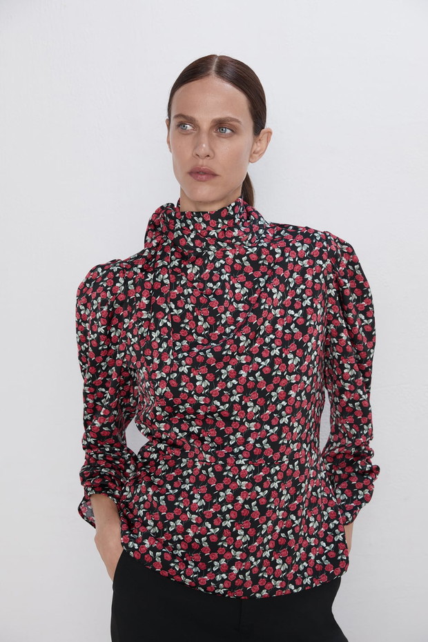 Bluzka w kwiaty Zara przeceniona na 69,50 zł