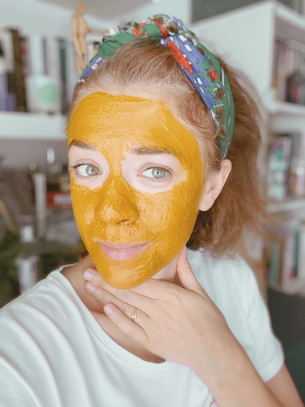 Maseczka z kurkumy na trądzik, wągry i zaskórniki