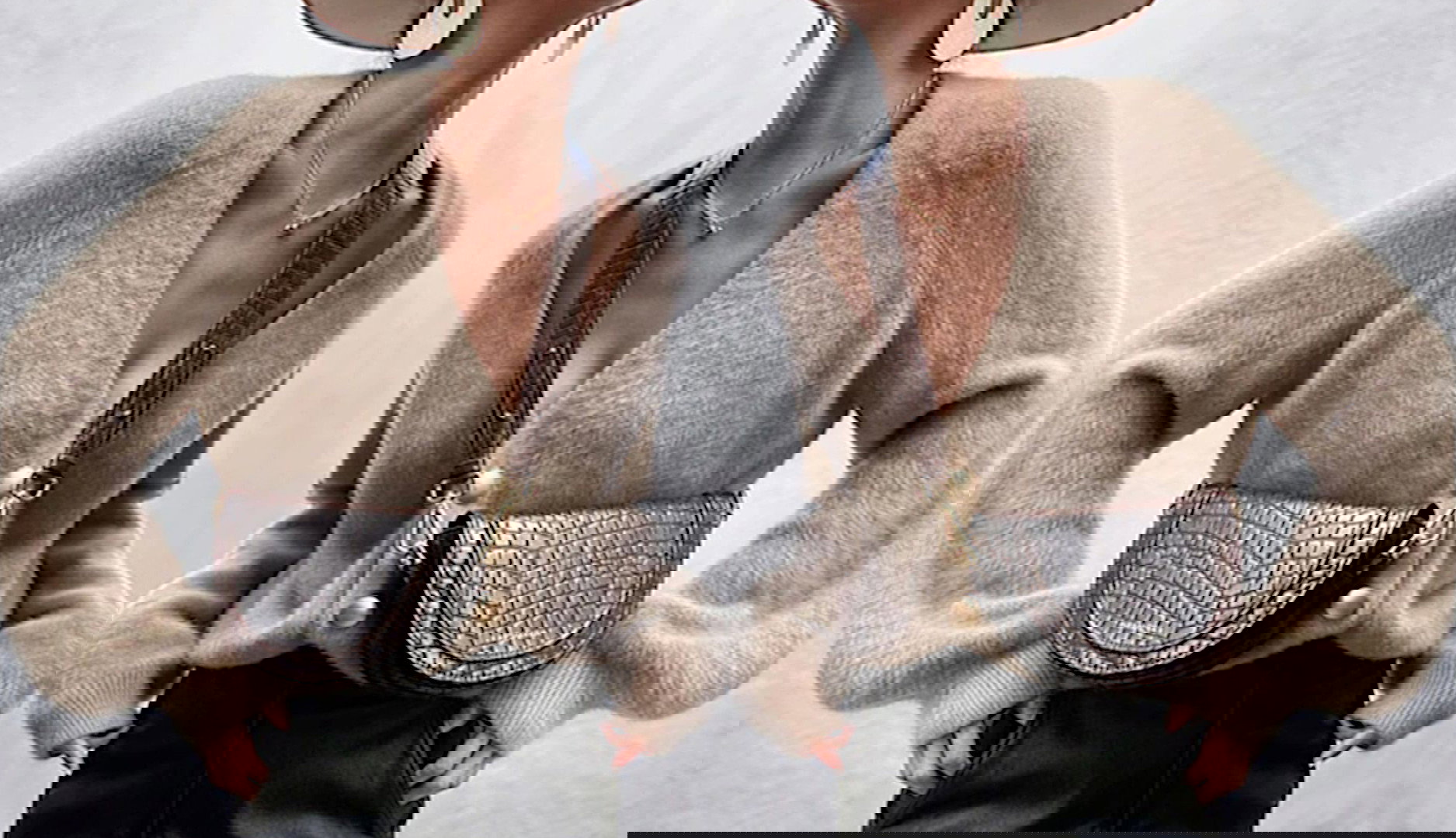 Moda na jesień 2020 - sweter w stylu vintage