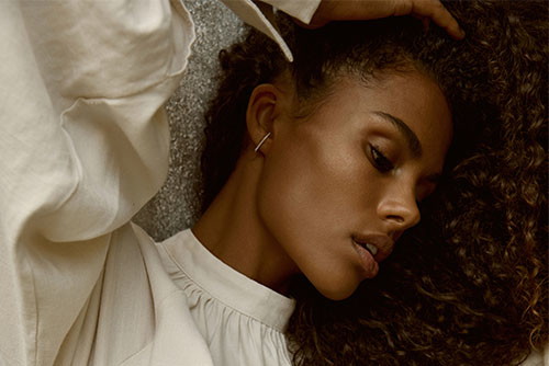 Nowa kampania The Odder Side z Tiną Kunakey