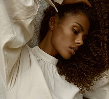 Nowa kampania The Odder Side z Tiną Kunakey