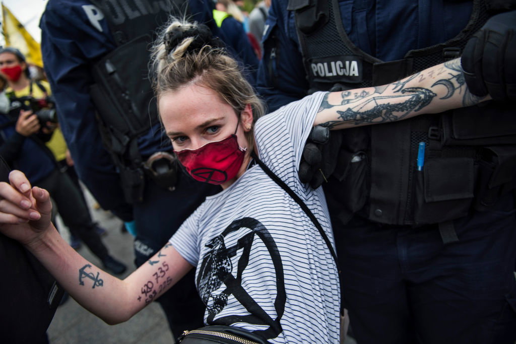 Raport Krajowego Mechanizmu Prewencji Tortur po aresztowaniu Margot i zatrzymaniu demonstrantów. To pokazuje, jak jesteśmy traktowani przez policję