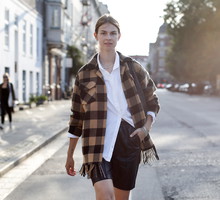 Trendy na jesień 2020: Koszulowa kurtka - koszula oversize w kratę