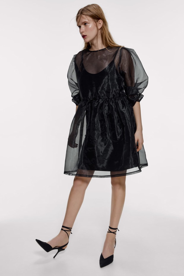 Czarna sukienka z organzy; 139 zł