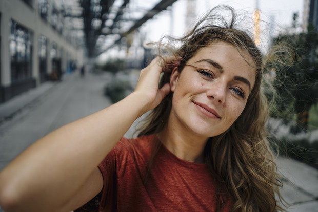 Pieprzyk na policzku