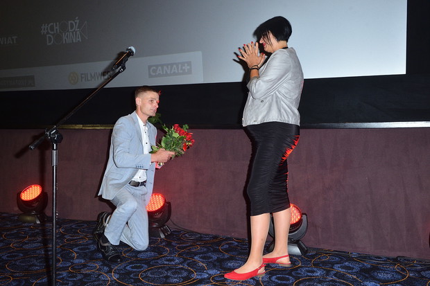 Tomasz Komenda oświadcza się Annie Walter na premierze filmu 25 lat niewinności. Sprawa Tomka Komendy