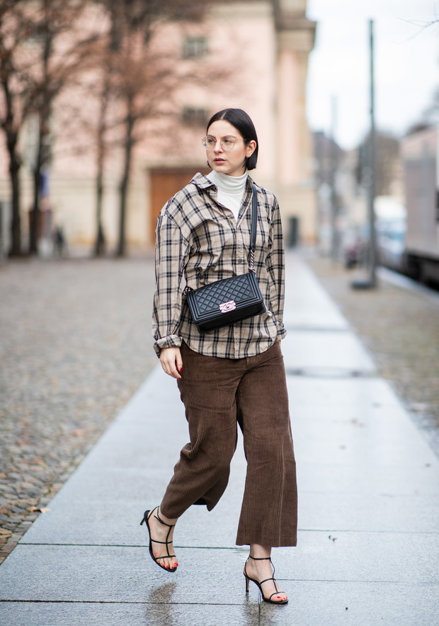 Trendy na jesień 2020: Koszulowa kurtka - koszula oversize w kratę