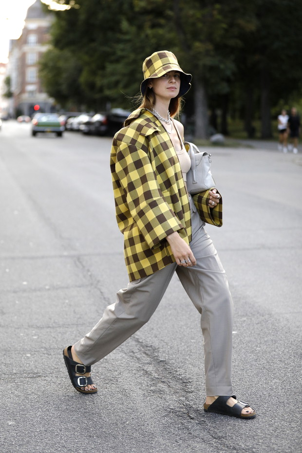 Trendy na jesień 2020: Koszulowa kurtka - koszula oversize w kratę