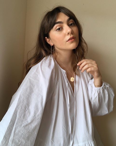 Curtain Bangs - modna grzywka na jesień 2020