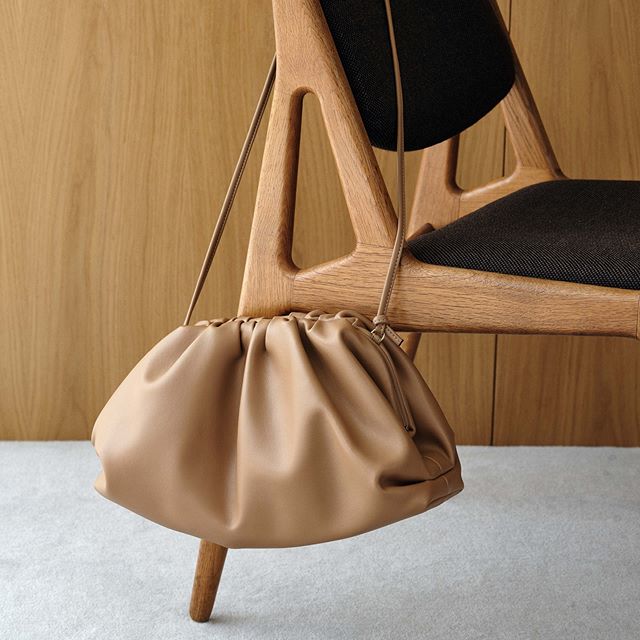 Pouch bag - tę torebkę noszą gwiazdy i stylistki