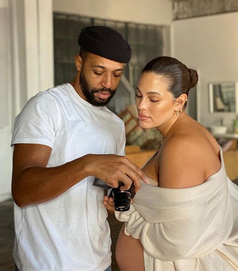 Ashley Graham pokazała nagie zdjęcie w ciąży