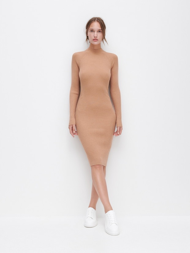 Dopasowana dzianinowa sukienka bodycon w kolorze beżowym Reserved