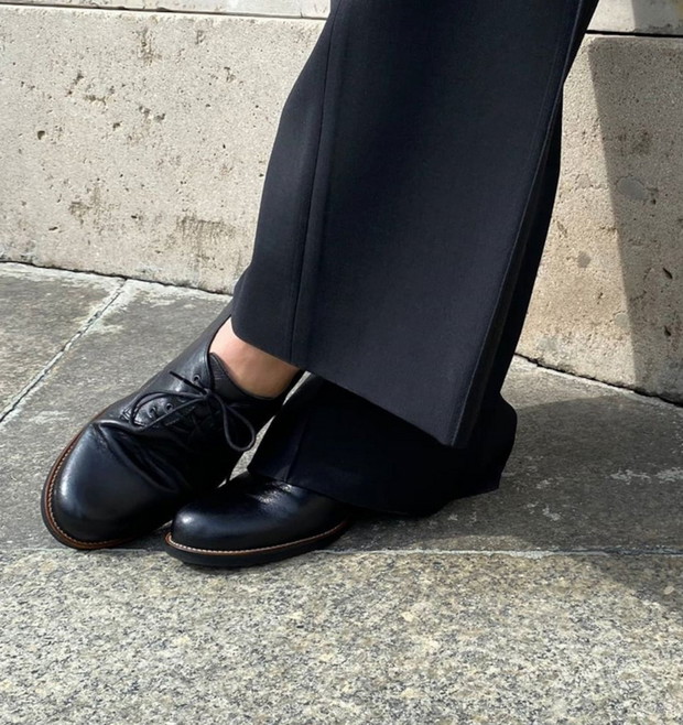 Małgorzata Kożuchowska w modnych półbutach typu oksfordy z sieciówki