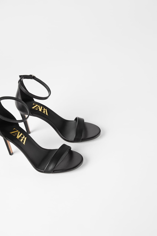 Sandałki na obcasie Zara