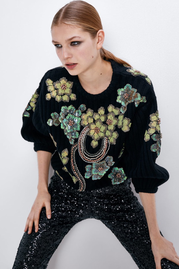 Sweter z aplikacjami i haftami Zara
