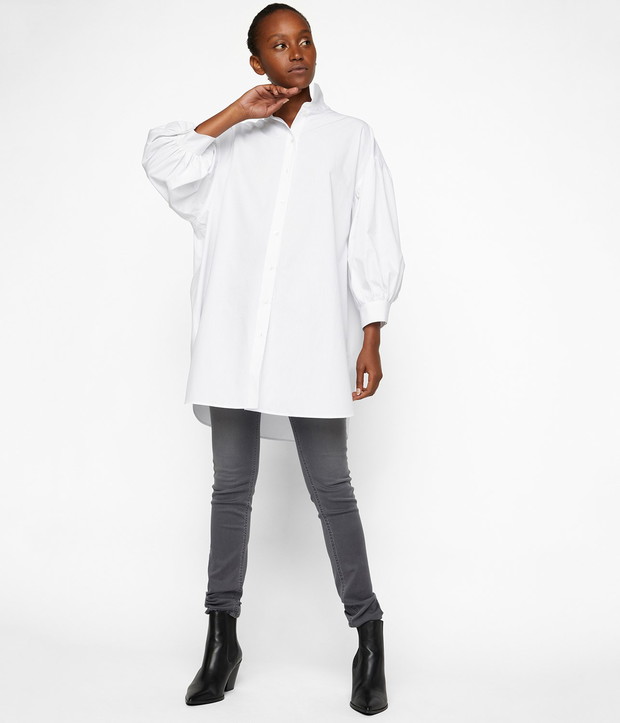 Trendy na jesień 2020 - biała koszula oversize Kappahl