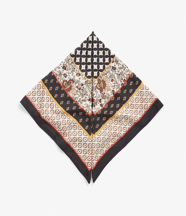 Trendy na jesień 2020 - wzorzysta apaszka Kappahl