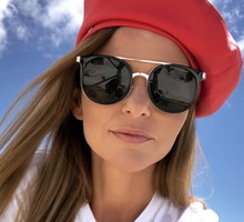 Paulina Sykut w kolorowym swetrze na jesień