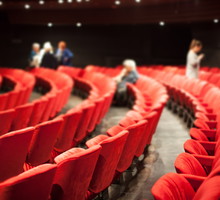 Mobbing i molestowanie w znanym teatrze