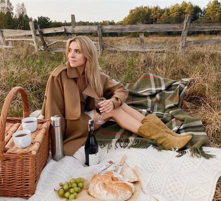 Kasia Tusk w camelowym płaszczu