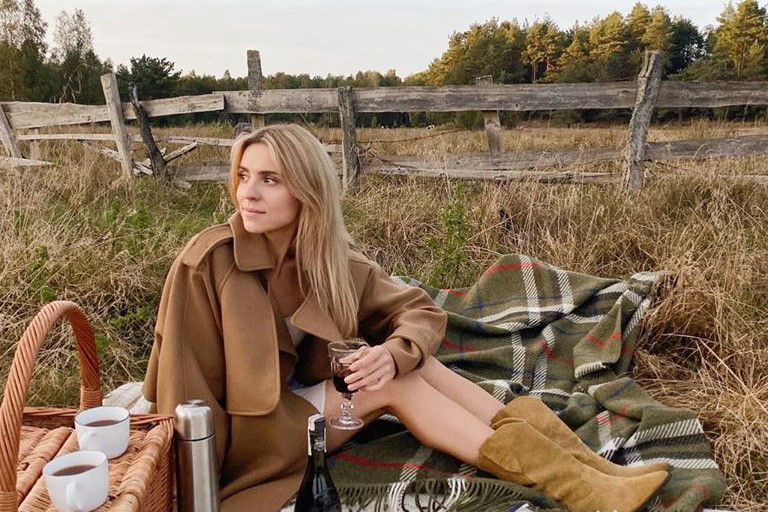 Kasia Tusk w camelowym płaszczu