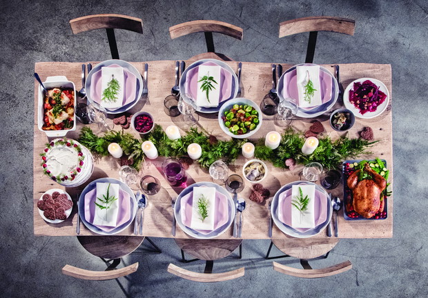 Dekoracje stołu świątecznego pochodzą z książki Jak zaczarować stół