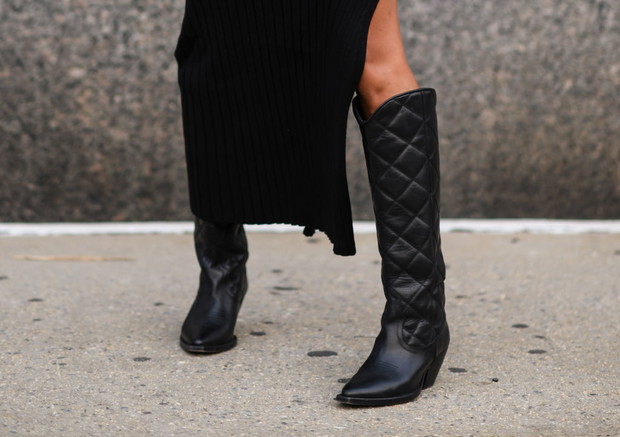 Modne botki na słupku do 200 zł