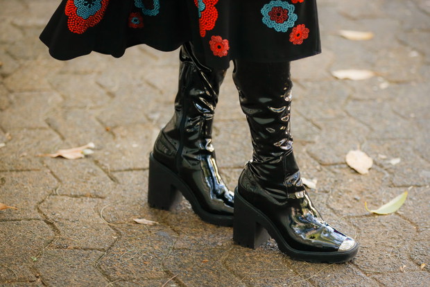 Modne botki na słupku do 200 zł