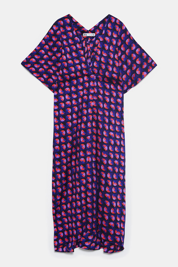 Sukienka z mocnym wzorem na wiosnę