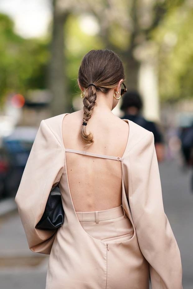 Sukienki bez pleców na Sylwestra: sukienki z wyprzedazy zimowych 2019