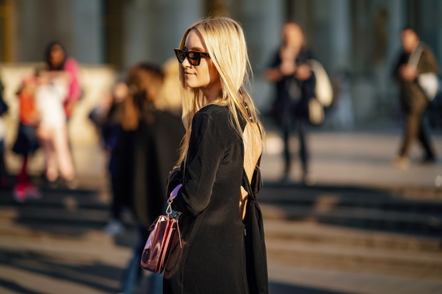 Sukienki bez pleców na Sylwestra: sukienki z wyprzedazy zimowych 2019