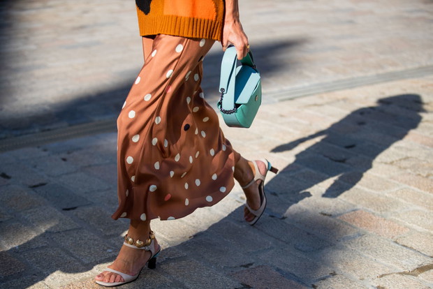 Trendy moda 2020 grochy - najmodniejszy wzór 2020