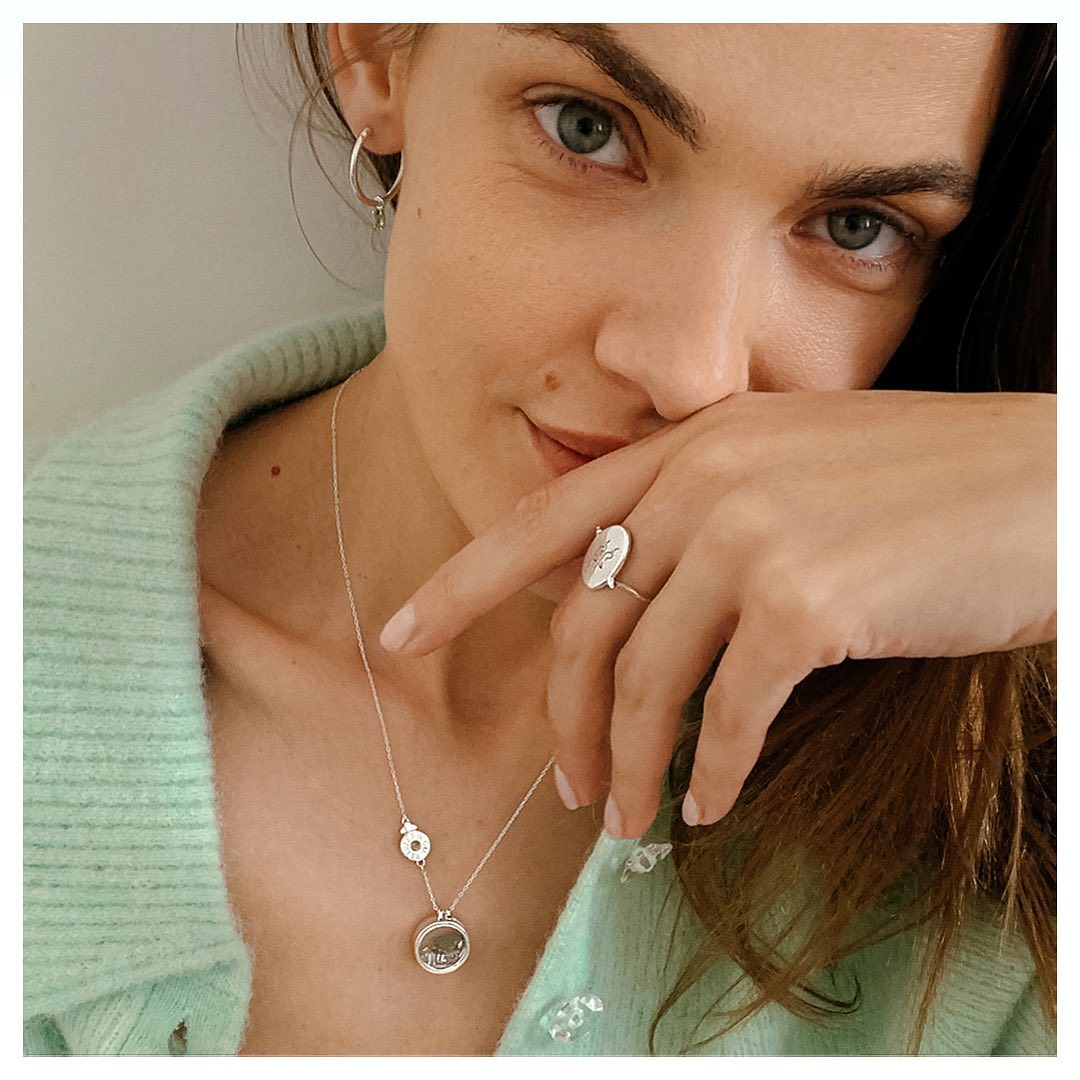 Biżuteria, która pasuje do swetrów