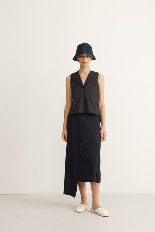 Moda trendy 2020: nowa kolekcja COS wiosna 2020