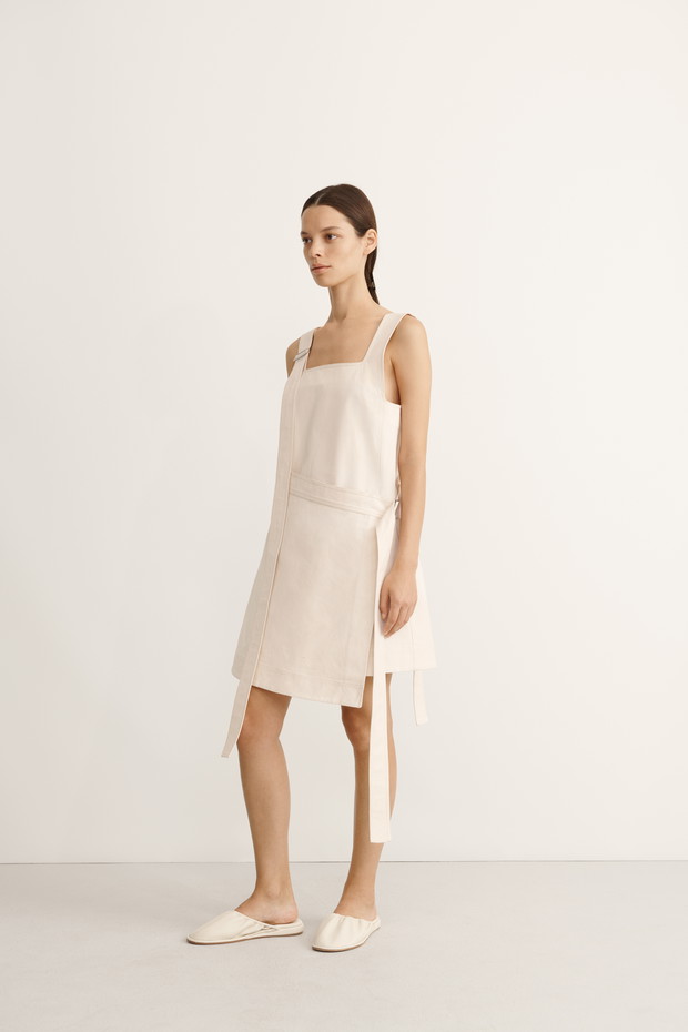 Moda trendy 2020: nowa kolekcja COS wiosna 2020