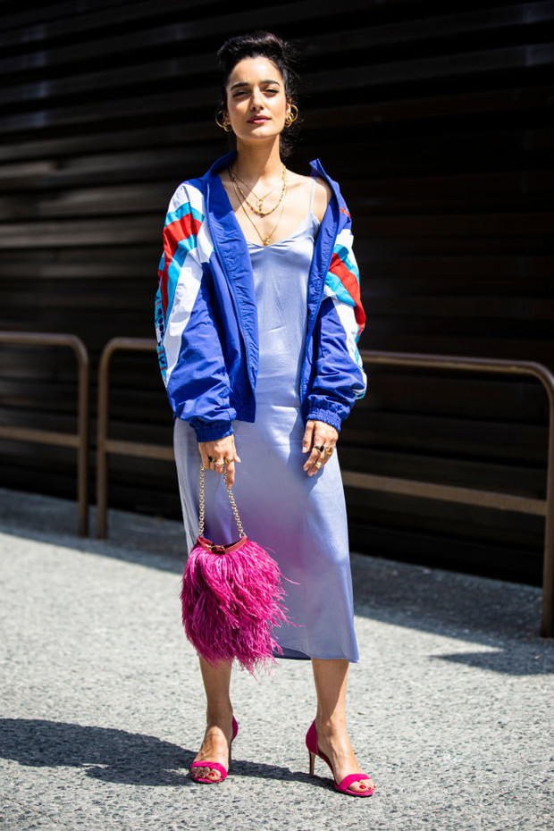 Modna sukienka na cienkich ramiączkach: trendy moda 2020