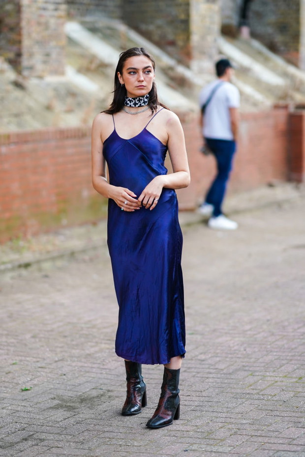 Modna sukienka na cienkich ramiączkach: trendy moda 2020