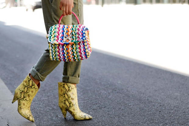 Modne kozaki na jesień na obcasie do 5 cm