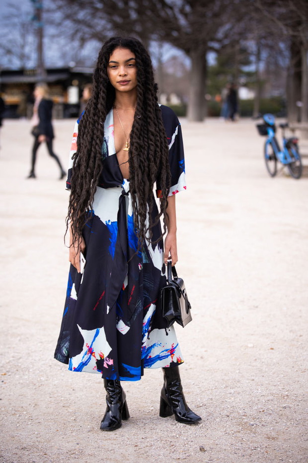 Modne sukienki z wzorami vintage: moda trendy 2020