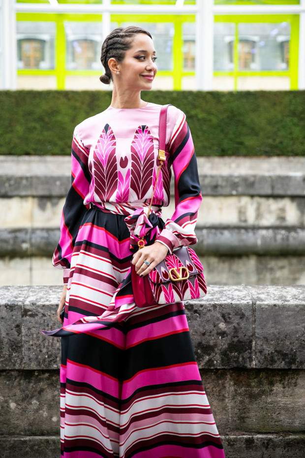 Sukienka we wzory vintage: moda trendy wiosna 2020