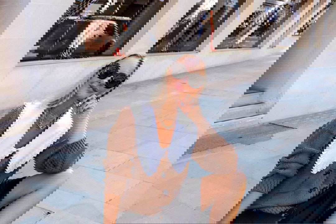 Najmodniejszy trend sezonu na Instagramie - bluzka z kołnierzykiem w stylu vintage a'la księżna Diana